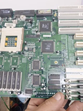 PLACA BASE DE ORDENADOR ANTIGUO PARA PIEZAS