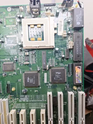 PLACA BASE DE ORDENADOR ANTIGUO PARA PIEZAS