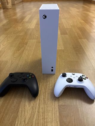 Xbox Series S 512GB + 2 Mandos