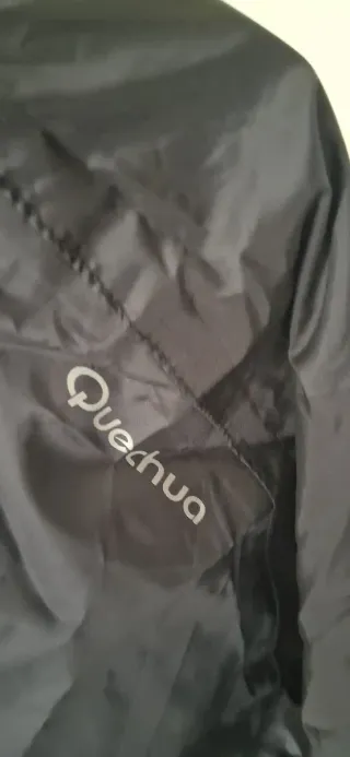 Giacca trekking Quechua impermeabile nera