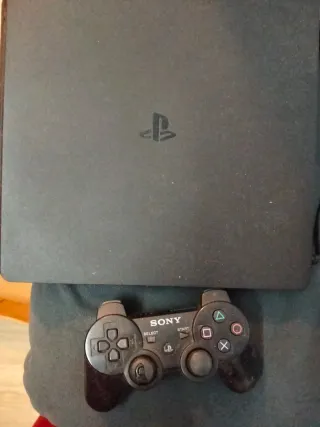 PS4 (PlayStation 4) Negra + Mando