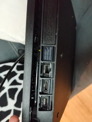 PS4 (PlayStation 4) Negra + Mando