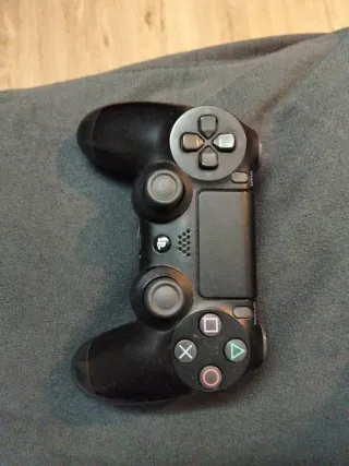 PS4 (PlayStation 4) Negra + Mando
