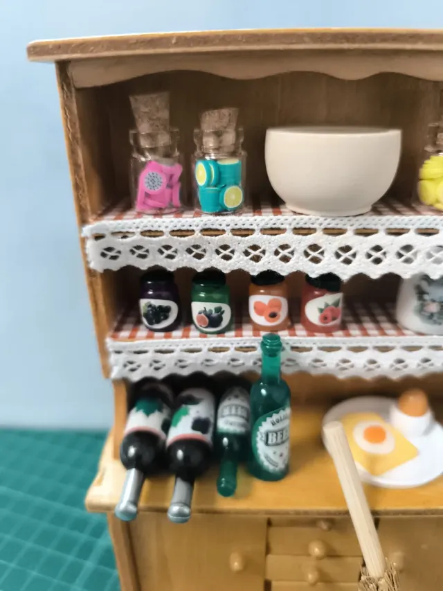 Mobile in miniatura per casa delle bambole