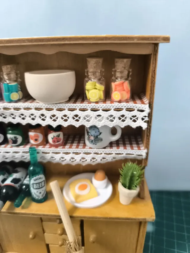 Mobile in miniatura per casa delle bambole