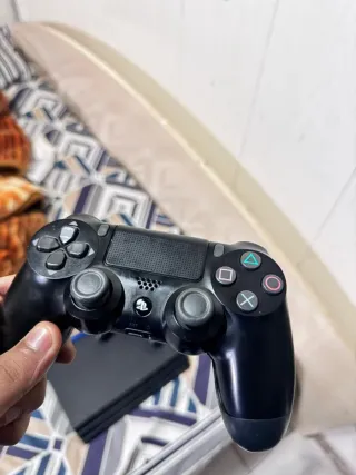 PS4 Pro 1TB + 2 Mandos + GTA V