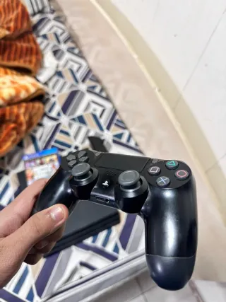 PS4 Pro 1TB + 2 Mandos + GTA V