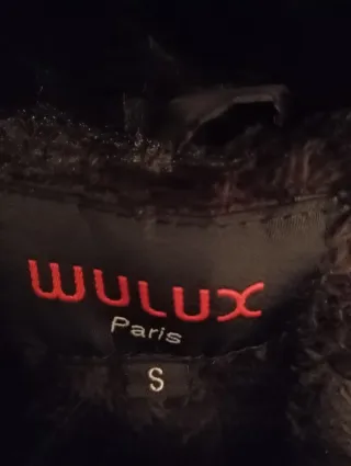 Abrigo negro mujer con capucha