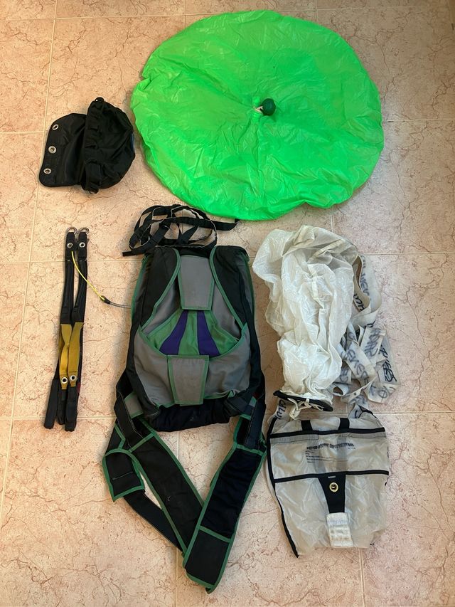 Contenedor de Paracaidismo Vector II