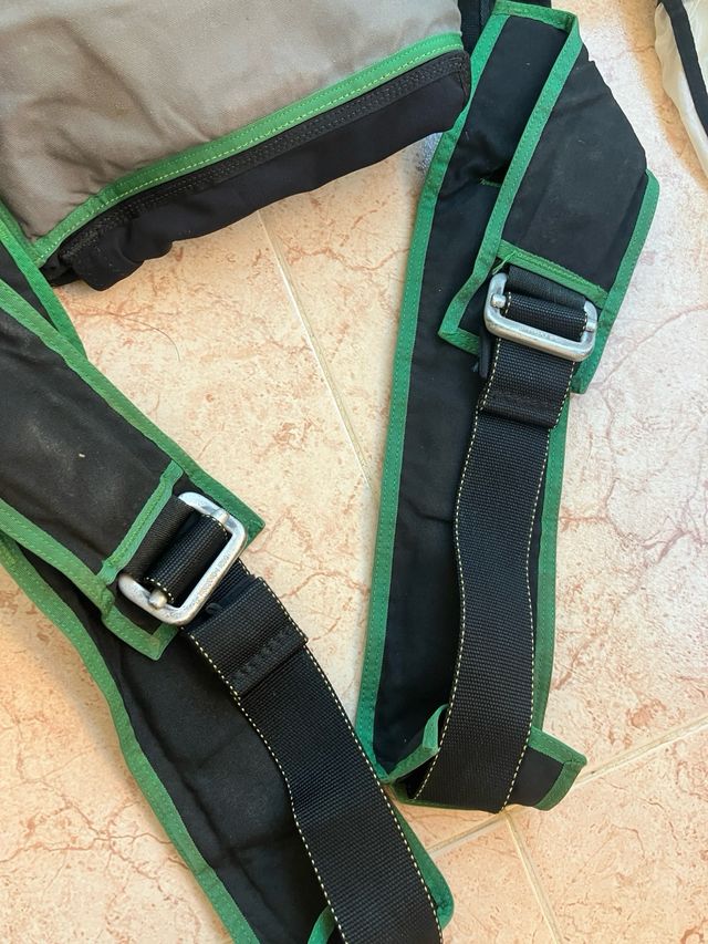 Contenedor de Paracaidismo Vector II