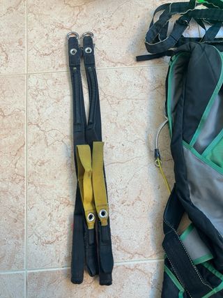 Contenedor de Paracaidismo Vector II