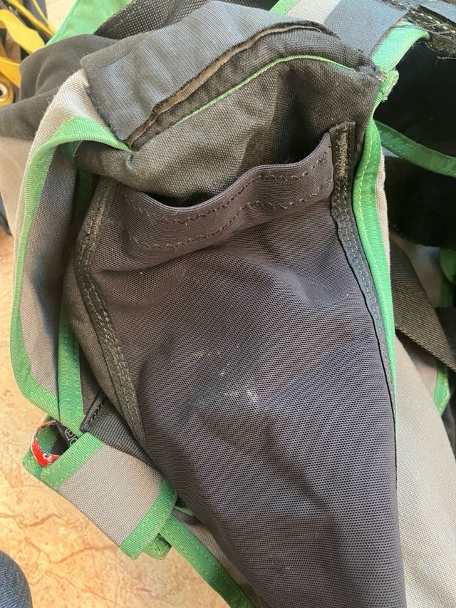 Contenedor de Paracaidismo Vector II