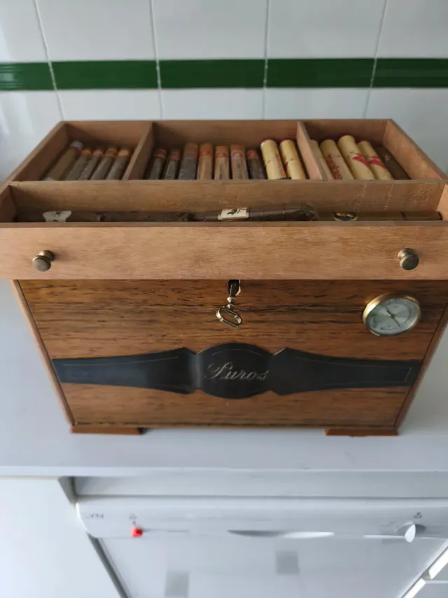 Antiguo Humidor Puros Madera Noble