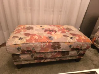 Conjunto de Sofá + Butaca + Puff de tela floral