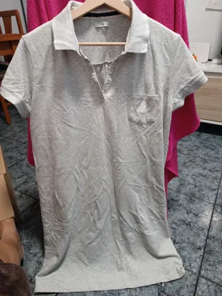 Vestido gris tipo polo midi