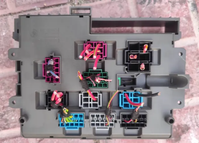 Caja Fusibles y Centralita BMW Serie 1 E81