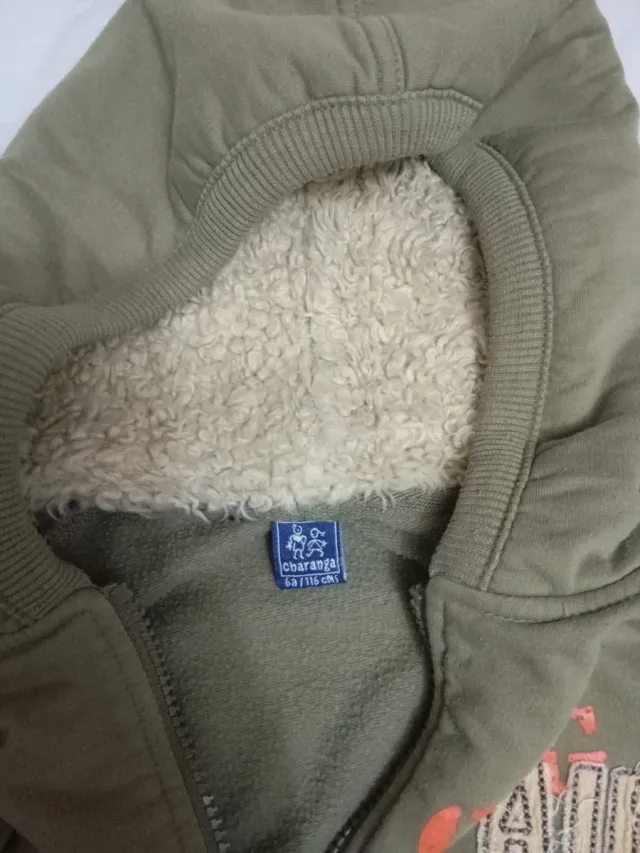 Sudadera con capucha y cremallera 116cm