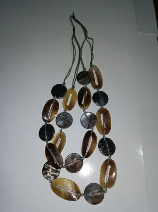 Collar resina mujer marrón y gris