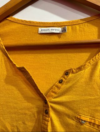 Camiseta manga larga mostaza