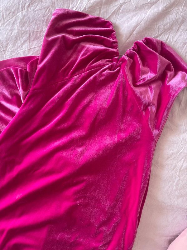 Vestido fiesta largo terciopelo rosa fucsia Zara