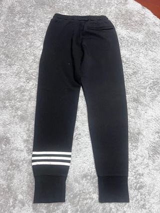 Chándal Adidas Negro, una sola puesta.