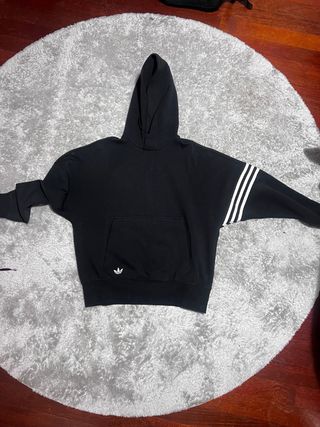 Chándal Adidas Negro, una sola puesta.
