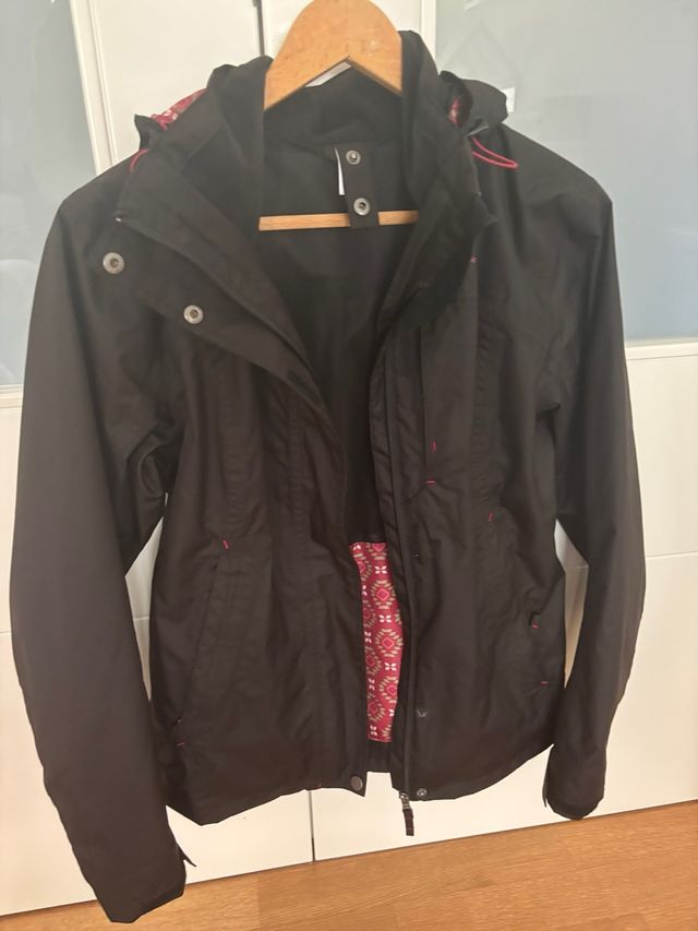 Cazadora impermeable mujer negra