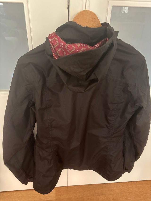 Cazadora impermeable mujer negra