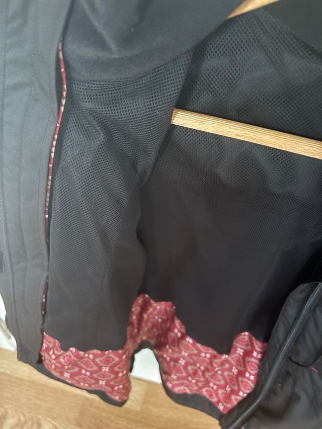 Cazadora impermeable mujer negra