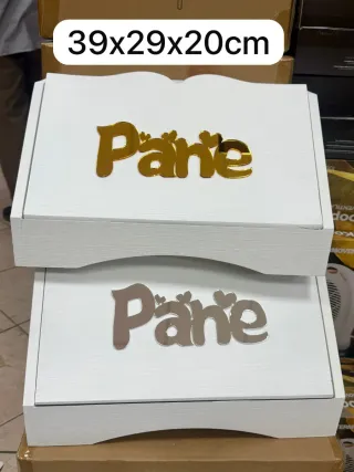 Porta pane in legno con decorazioni dorate