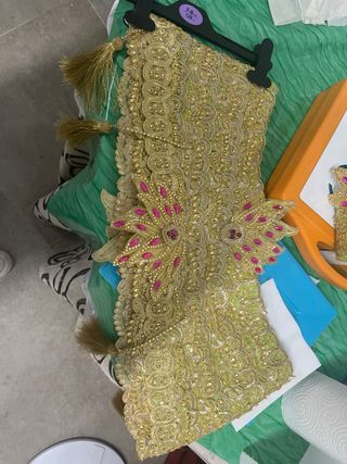 Traje de comparsa dorado con flecos