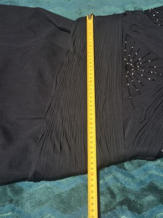 Vestido de fiesta negro con pedrería