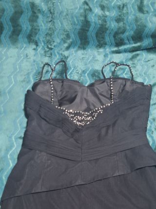 Vestido de fiesta negro con pedrería