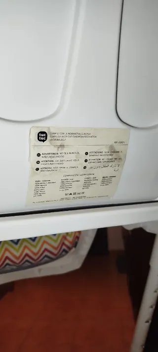 Trona de bebé plegable y regulable.