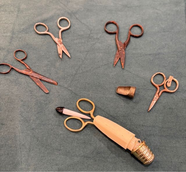 Collezione forbici antiche e accessori cucito