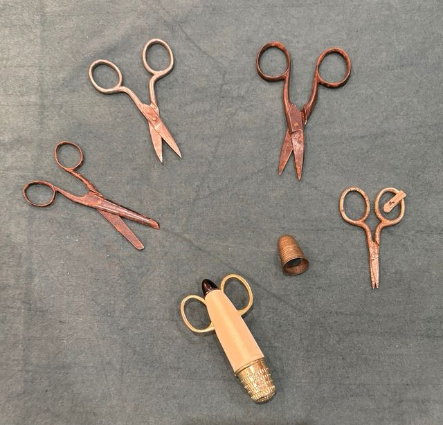Collezione forbici antiche e accessori cucito