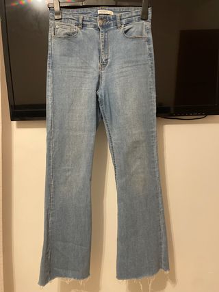 Vaqueros Pull&Bear acampanados talla 38