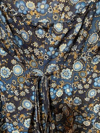 Top floral manga larga con lazada