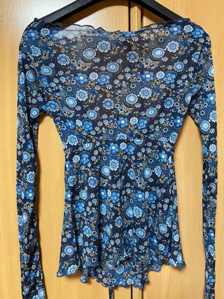 Top floral manga larga con lazada