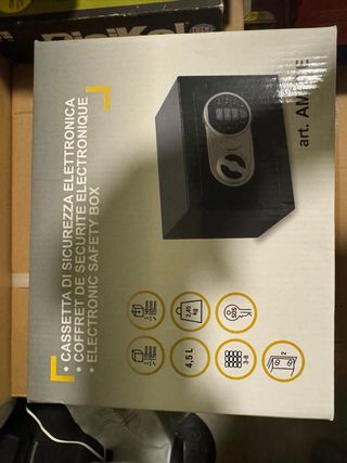 Cassaforte elettronica con combinazione