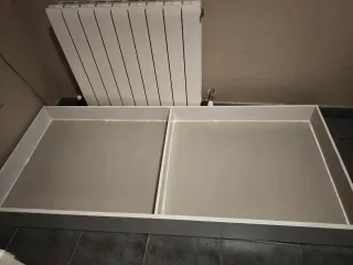 Cajón de almacenamiento bajo cama con ruedas.