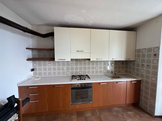 Cucina lineare completa di elettrodomestici