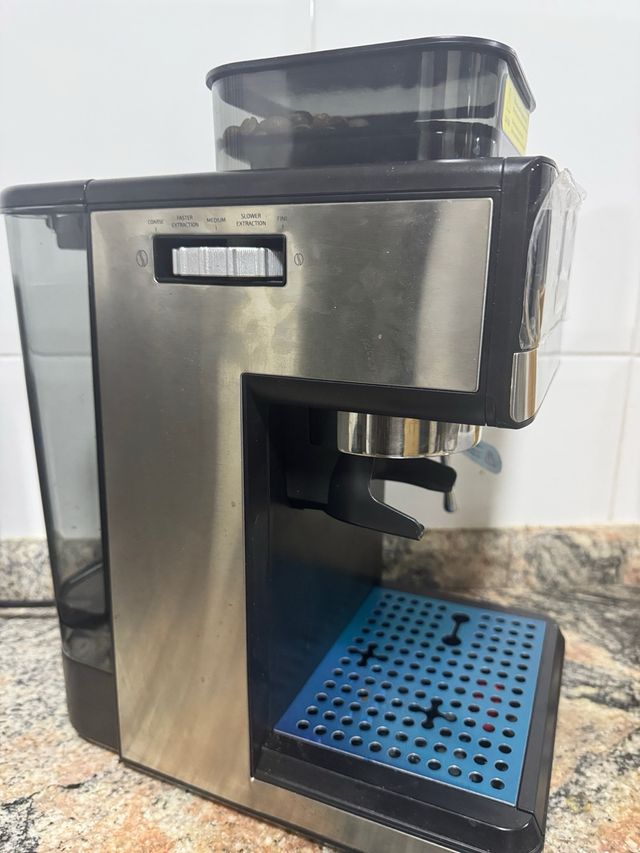 Cafetera Cecotec  nueva con Molinillo Integrado.