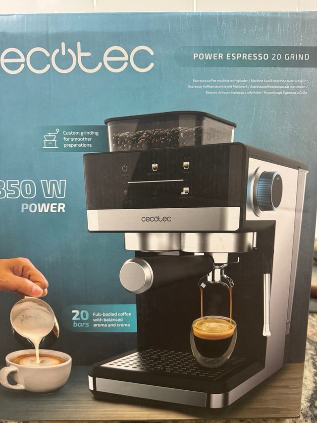 Cafetera Cecotec  nueva con Molinillo Integrado.