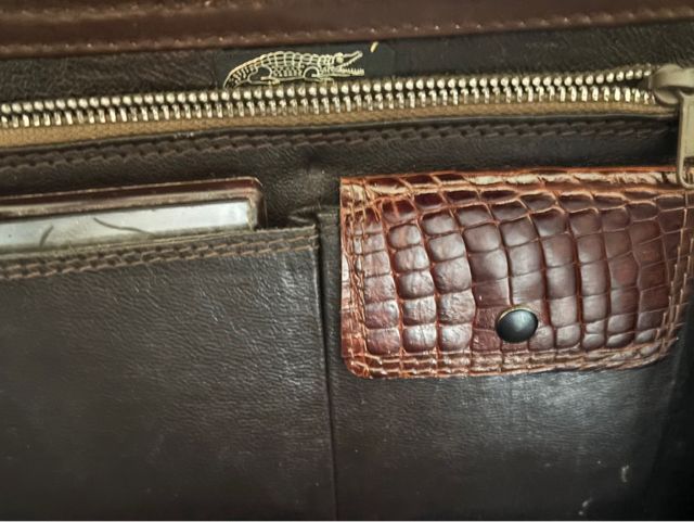 Borsa coccodrillo anni '60 marrone con borchie