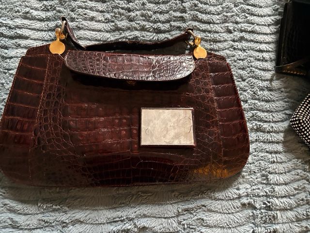 Borsa coccodrillo anni '60 marrone con borchie
