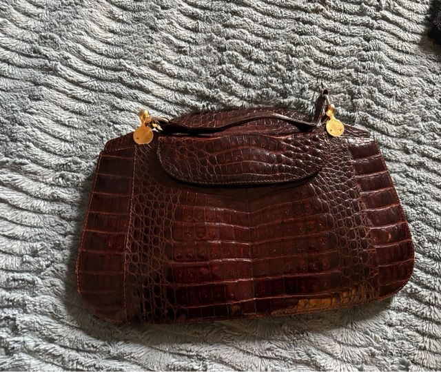 Borsa coccodrillo anni '60 marrone con borchie