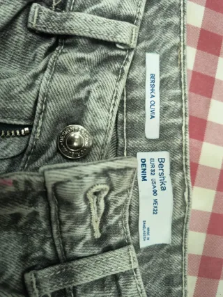 Pantalón vaquero gris roto talla 32