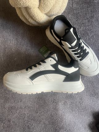 Zapatillas deportivas blancas y negras T44