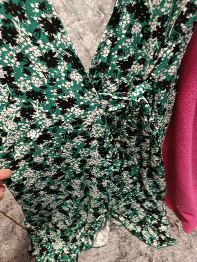 Vestido midi verde estampado floral